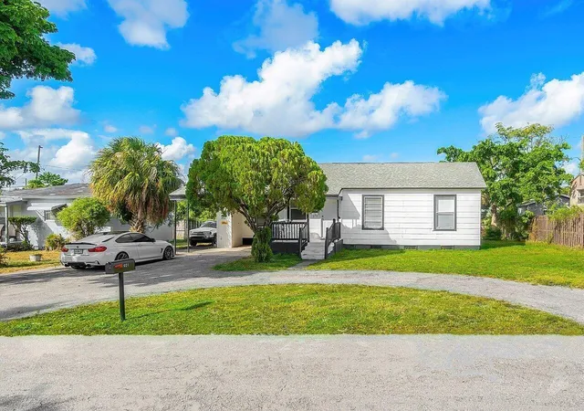 Photo 3 of Sale Pending at 921 43rd Street, West Palm Beach, FL 33407 | MLS# B26053083 | Listing updated on 2026-10-08