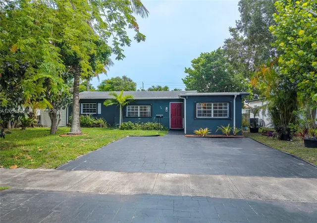 2nd image of 76 Ne 170th St, North Miami Beach, FL 33162 | MLS# A12054030