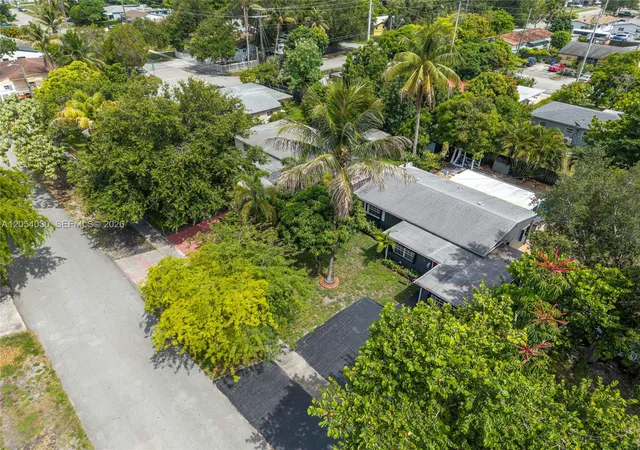 5th image of 76 Ne 170Th St, North Miami Beach, FL 33162 | MLS# A12054030