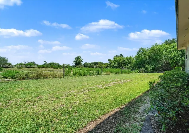 2nd image of 100 Fairway Ct, Lake Placid, FL 33852