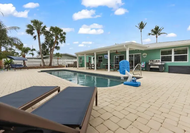 Photo 1 of Single family home for sale at 608 Malabar Ave, Fort Pierce, FL 34949 | MLS# B26053256 | Listing updated on 2026-09-23