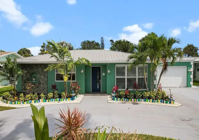 Photo 2 of Single family home for sale at 608 Malabar Ave, Fort Pierce, FL 34949 | MLS# B26053256 | Listing updated on 2026-09-23