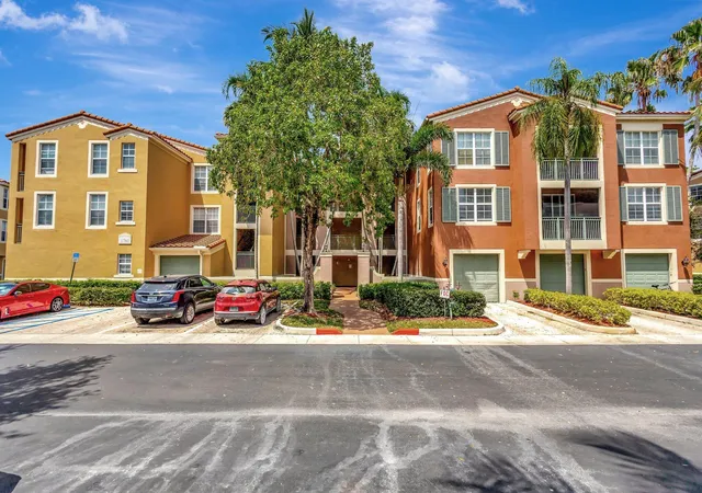Condo for sale at 11760 Saint Andrews Pl #204, Wellington, FL 33414 | MLS# B26053255
