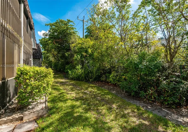 2nd image of 3101 Oakland Shores Dr, Oakland Park, FL 33309