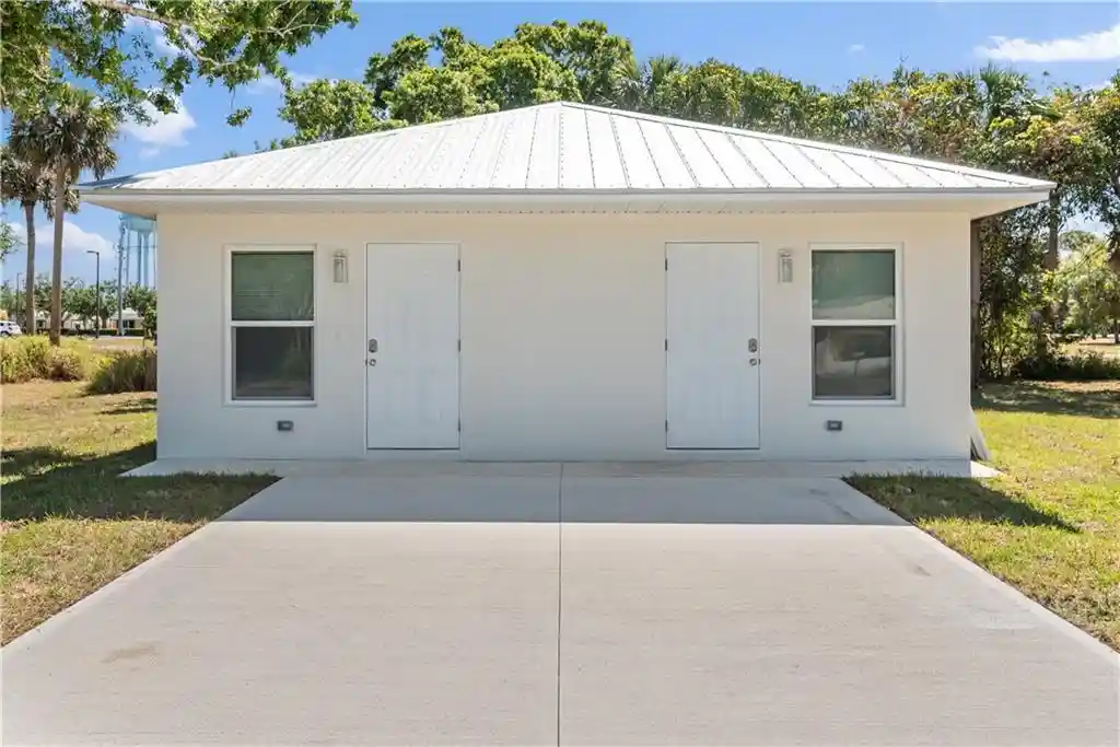 Photo 1 of Single family home for sale at 4576 30th Avenue, Vero Beach, FL 32967 | MLS# B26053368 | Listing updated on 2026-10-29
