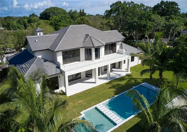 Photo 1 of Mansion for sale at 11200 Sw 60th Avenue, Pinecrest, FL 33156 | MLS# A12046693 | Listing updated on 2026-10-31