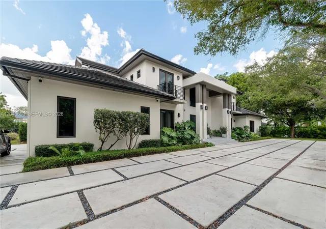 Photo 2 of Single family home for sale at 11200 SW 60th Avenue, Pinecrest, FL 33156 | MLS# A12046693 | Listing updated on 2026-10-31