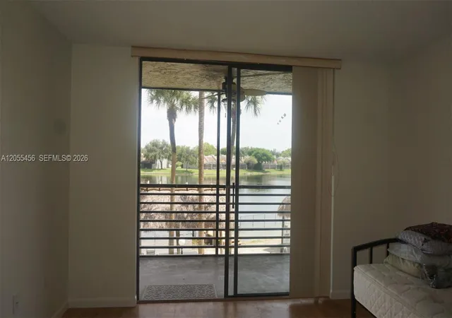 3rd image of 1100 Colony Point Cir #206, Pembroke Pines, FL 33026 | MLS# A12055456