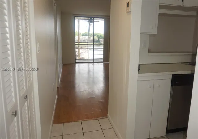 4th image of 1100 Colony Point Cir #206, Pembroke Pines, FL 33026 | MLS# A12055456