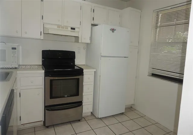 5th image of 1100 Colony Point Cir #206, Pembroke Pines, FL 33026 | MLS# A12055456
