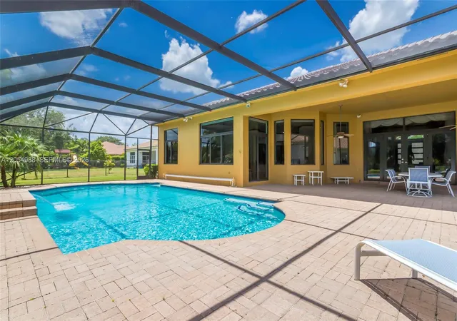2nd image of 13860 Sw 40th St, Davie, FL 33330 | MLS# A12054988