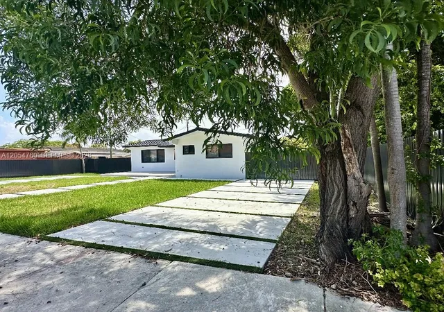 4th image of 430 Sw 100Th Ave, Sweetwater, FL 33174 | MLS# A12054760
