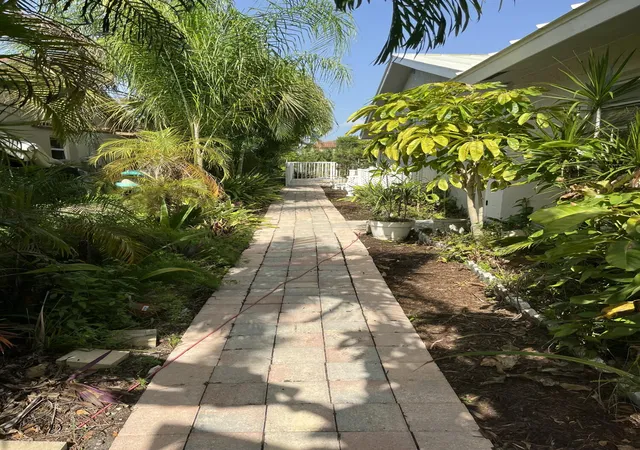 Photo 2 of Single family home for sale at 4804 Mango Dr, Tamarac, FL 33319 | MLS# B26053792 | Listing updated on 2026-10-08