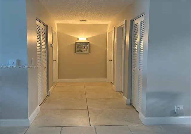 4th image of 306 S Cir Dr, Boynton Beach, FL 33435