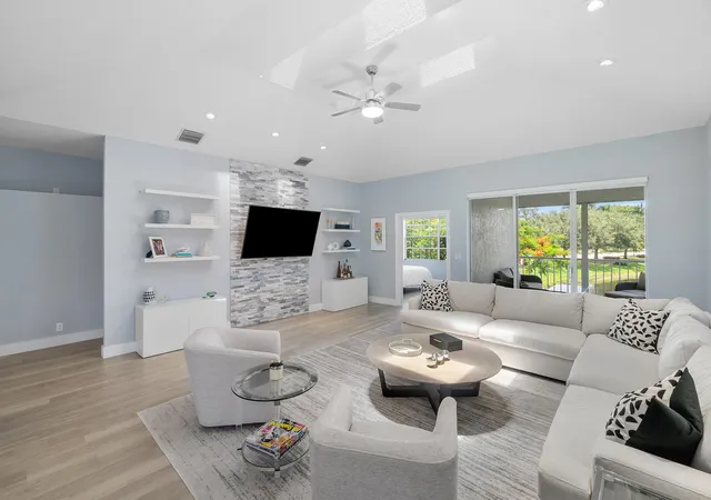 Photo 4 of Condo for sale at 5208 Lake Catalina Dr N #D, Boca Raton, FL 33496 | MLS# B26053868 | Listing updated on 2026-10-07