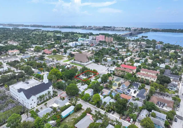 Photo 2 of Multi family home for sale at 131 S Federal Hwy, Lake Worth Beach, FL 33460 | MLS# B26053891 | Listing updated on 2026-09-24