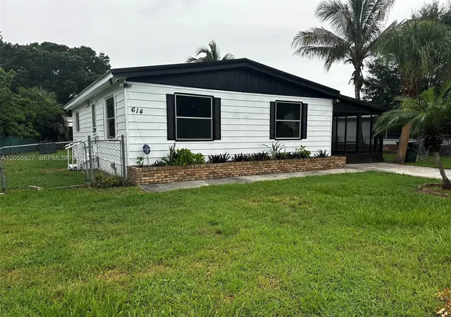 2nd image of 614 Bowden Rd, Clewiston, FL 33440 | MLS# A12055927