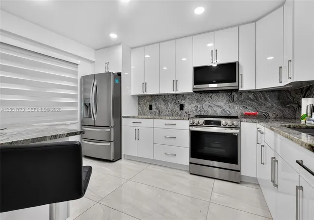 2nd image of 1501 Sw 134Th Wy, Pembroke Pines, FL 33027