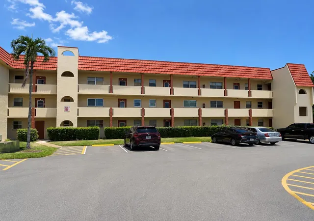 2nd image of 2651 Sunrise Lakes Dr E, Sunrise, FL 33322