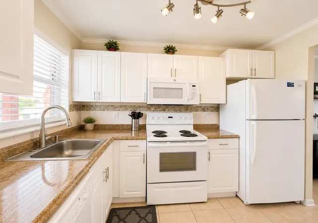 3rd image of 2651 Sunrise Lakes Dr E, Sunrise, FL 33322