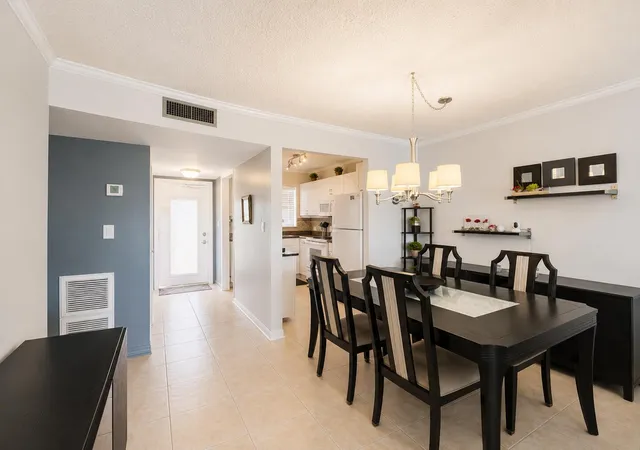 4th image of 2651 Sunrise Lakes Dr E, Sunrise, FL 33322