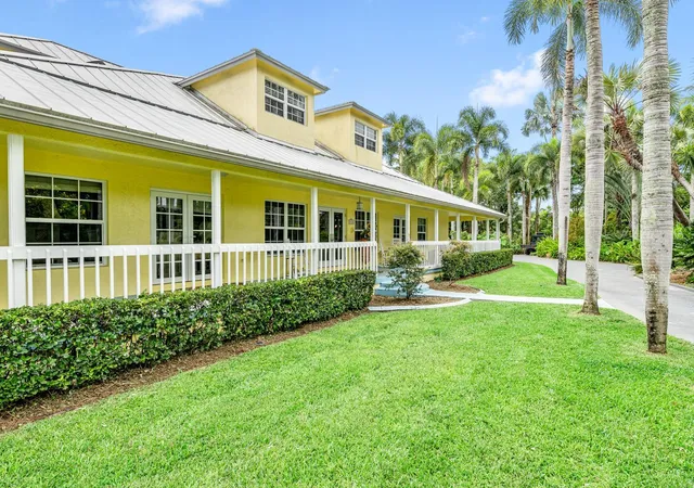 Photo 3 of Sale Pending at 14423 Draft Horse Ln, Wellington, FL 33414 | MLS# B26054198 | Listing updated on 2026-09-21