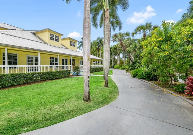 Photo 3 of Sale Pending at 14423 Draft Horse Ln, Wellington, FL 33414 | MLS# B26054198 | Listing updated on 2026-09-21