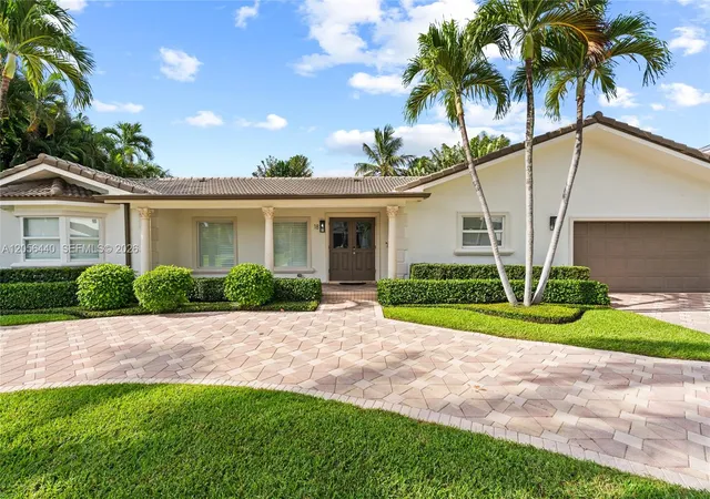 3rd image of 18 Eleuthera Dr, Ocean Ridge, FL 33435 | MLS# A12056440