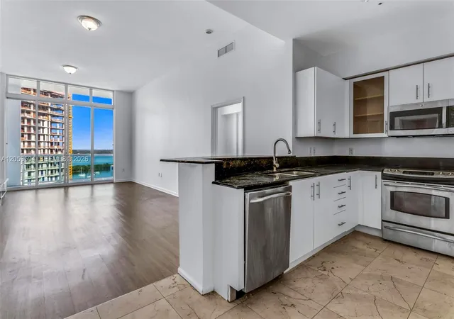 4th image of 7900 Harbor Island Dr #PH19, North Bay Village, FL 33141 | MLS# A12056504