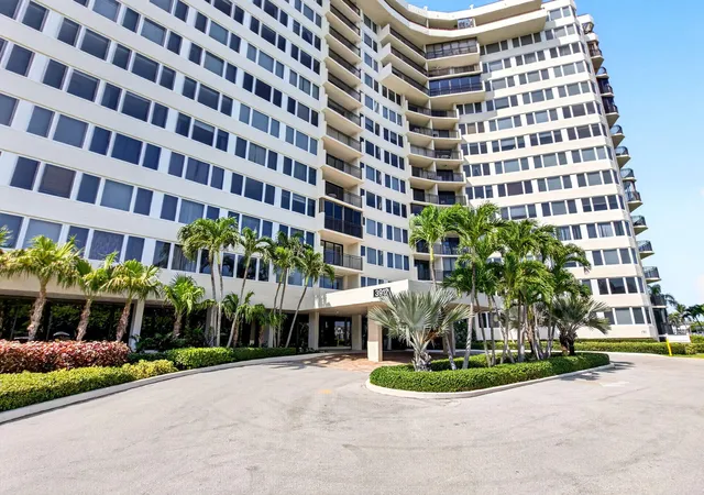 Listing Photo 2 - Condo for sale in building located at 3912 S Ocean Blvd, Highland Beach, FL 33487 - Unit #501
