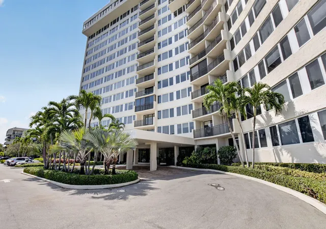 Listing Photo 3 - Condo for sale in building located at 3912 S Ocean Blvd, Highland Beach, FL 33487 - Unit #501