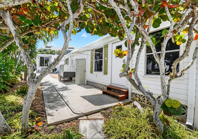 Photo 1 of Manufactured home for sale at 5 Cedar Dr #CD5, Briny Breezes, FL 33435 | MLS# B26054634 | Listing updated on 2026-10-09