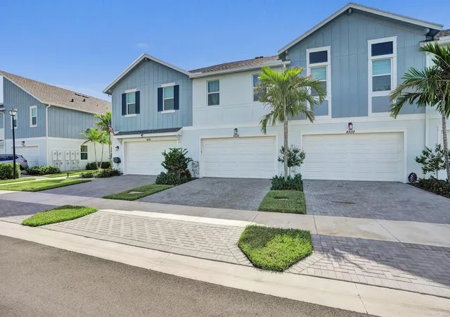 Photo 3 of Townhouse for sale at 4508 Longwood Lake Sq, Loxahatchee, FL 33470 | MLS# B26054637 | Listing updated on 2026-10-09
