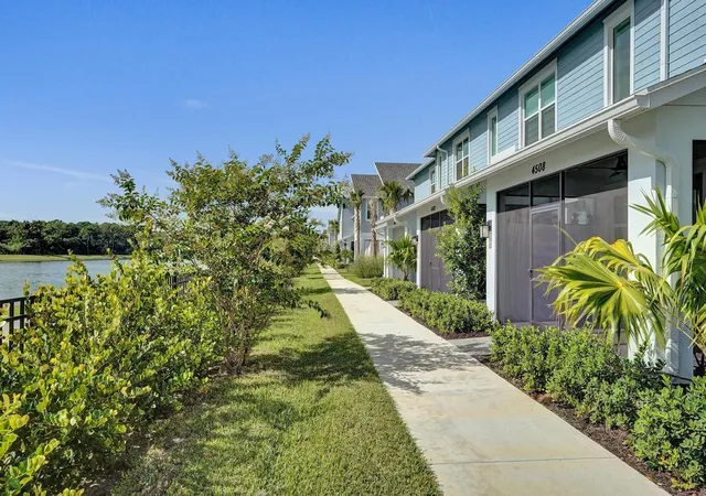 Photo 2 of Townhouse for sale at 4508 Longwood Lake Sq, Loxahatchee, FL 33470 | MLS# B26054637 | Listing updated on 2026-10-09