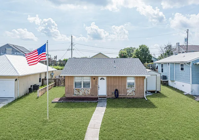 Photo 1 of Single family home for sale at 1656 3rd Avenue Sw, Vero Beach, FL 32962 | MLS# B26054659 | Listing updated on 2026-10-09