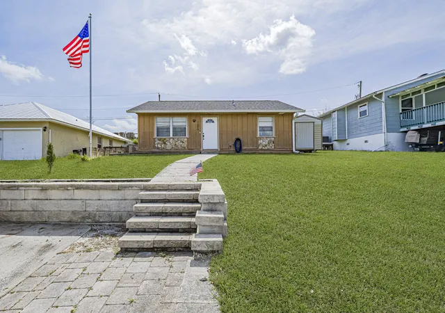Photo 2 of Single family home for sale at 1656 3rd Avenue Sw, Vero Beach, FL 32962 | MLS# B26054659 | Listing updated on 2026-10-09