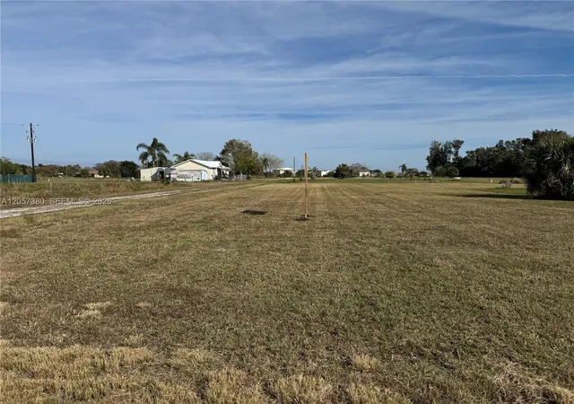 4th image of 987 Watson Wy, Moore Haven, FL 33471 | MLS# A12057380