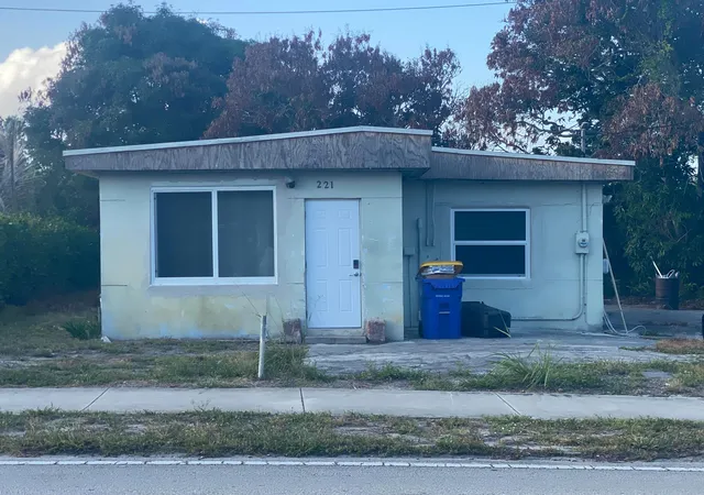 Photo 2 of Sale Pending at 221 Nw Baker Rd, Stuart, FL 34994 | MLS# B26054939 | Listing updated on 2026-09-09
