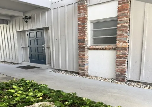 Photo 3 of Condo for sale at 340 Orange Tree Dr #5, Lake Worth, FL 33462 | MLS# B26055023 | Listing updated on 2026-10-03
