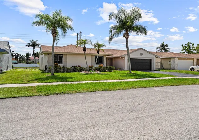 3rd image of 600 Fairfax Ave, Davie, FL 33325 | MLS# A12057772