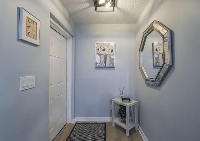 Listing Photo 5 - Condo for sale in building located at 524 7th Sq, Vero Beach, FL 32962 - Unit #102