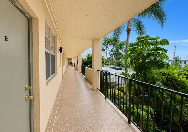 2nd image of 2400 Ne 10th St #205, Pompano Beach, FL 33062 | MLS# B26055067
