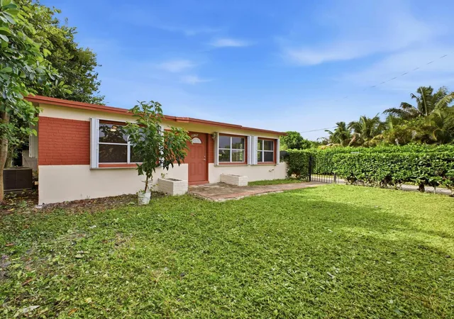 Single family home for sale at 4626 Schall Rd, West Palm Beach, FL 33409 | MLS# B26055138