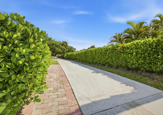 Photo 3 of Single family home for sale at 4626 Schall Rd, West Palm Beach, FL 33409 | MLS# B26055138 | Listing updated on 2026-10-09