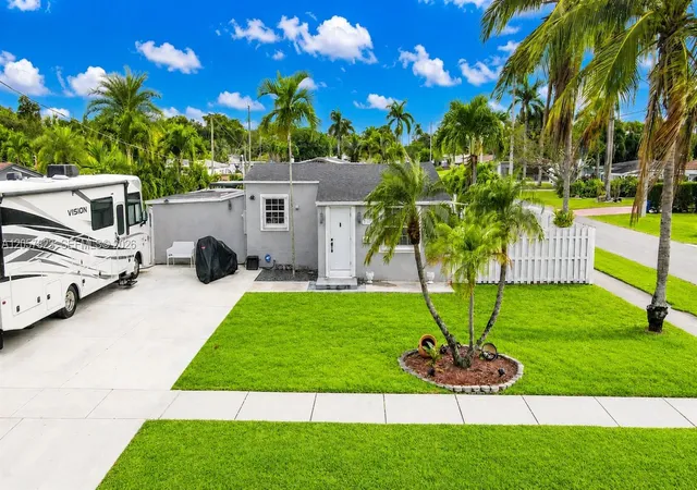 1st image of 117 Sw 6th St, Hallandale Beach, FL 33009 | MLS# A12057823