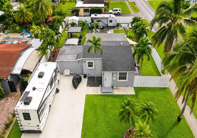 2nd image of 117 Sw 6th St, Hallandale Beach, FL 33009 | MLS# A12057823