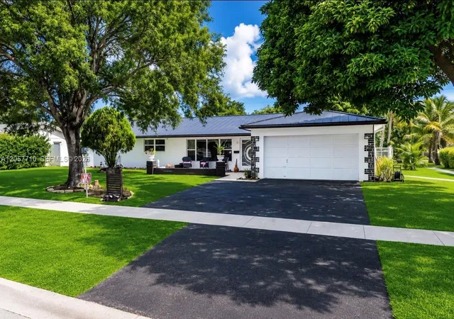 4th image of 5001 Madison St, Hollywood, FL 33021 | MLS# A12057710