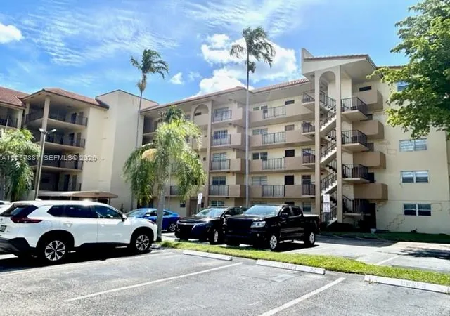 2nd image of 3905 N Nob Hl Rd, Sunrise, FL 33351