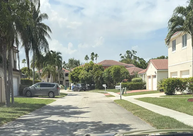 Photo 4 of Sale Pending at 3130 Sunset Cir, Margate, FL 33063 | MLS# B26055363 | Listing updated on 2026-09-17