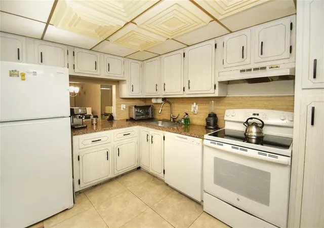 Photo 4 of Condo for sale at 8401 Lagos De Campo Blvd #306V, Tamarac, FL 33321 | MLS# B26055403 | Listing updated on 2026-09-23